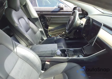 2018 Tesla Model 3 Long Range/Mid Range z USA, uszkodzony, nr VIN 5YJ3E1EA9JF172973